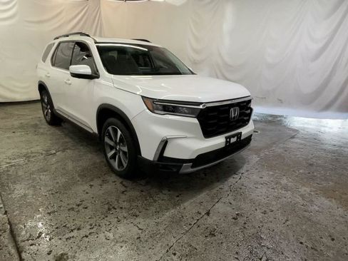 Certified 2025 Honda Pilot Elite image 1