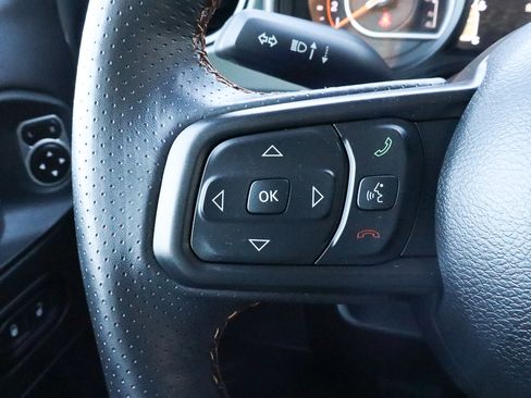 Used 2024 Jeep Gladiator Mojave w/ Technology Group image 36