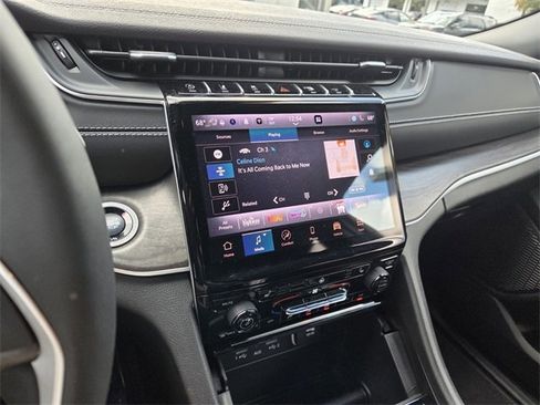 Certified 2025 Jeep Grand Cherokee Limited w/ Black Appearance Package image 24