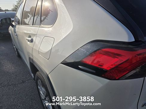 Used 2021 Toyota RAV4 XLE Premium AWD/4WD image 9