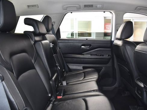 Used 2024 Nissan Pathfinder SL AWD/4WD image 26