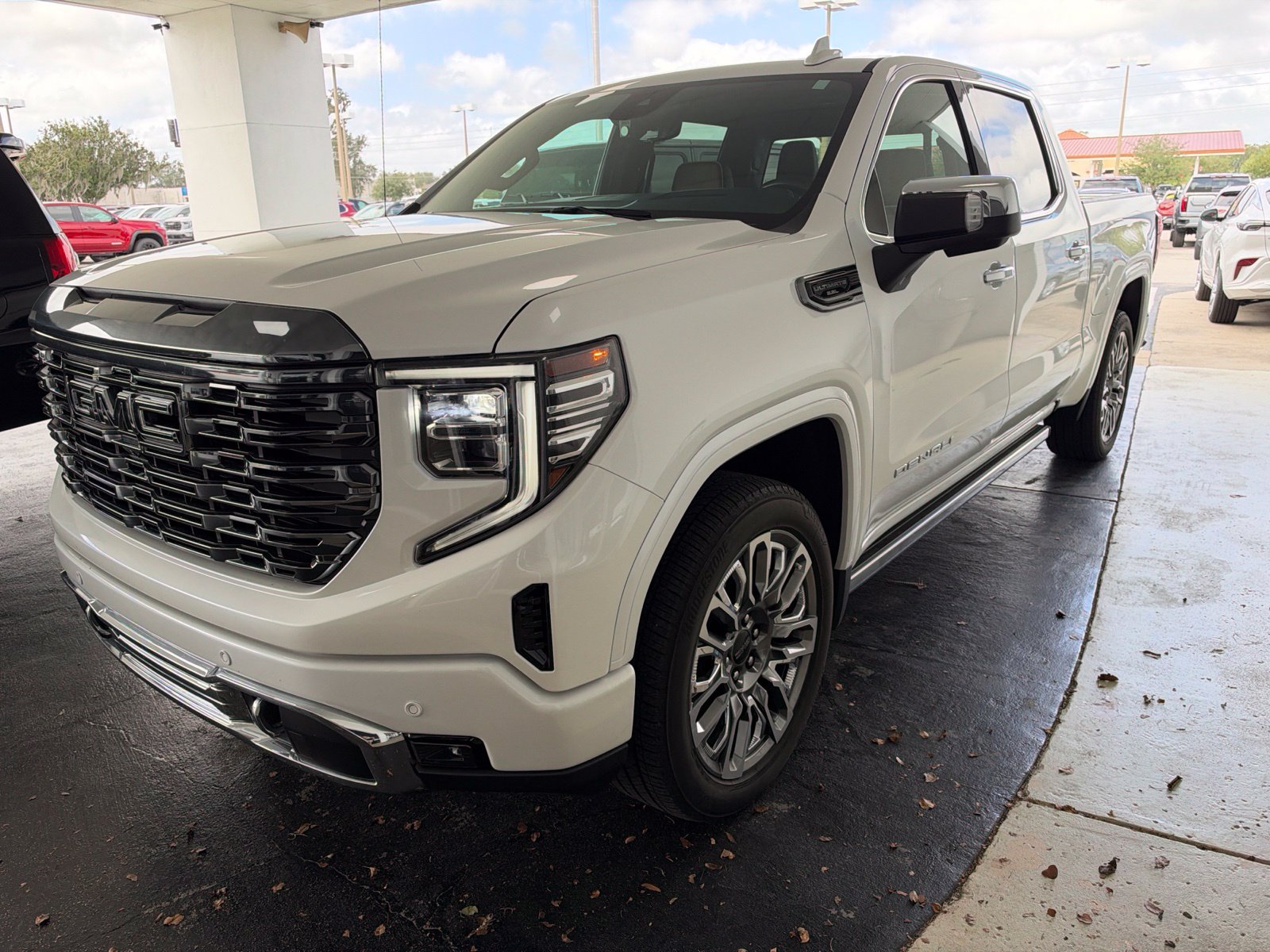 Used 2024 GMC Sierra 1500 Denali Ultimate AWD/4WD image 1