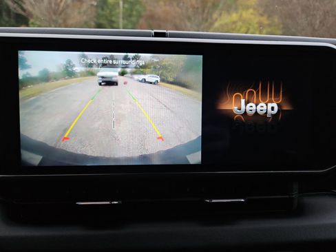 Used 2024 Jeep Wrangler Unlimited Rubicon 4xe image 30