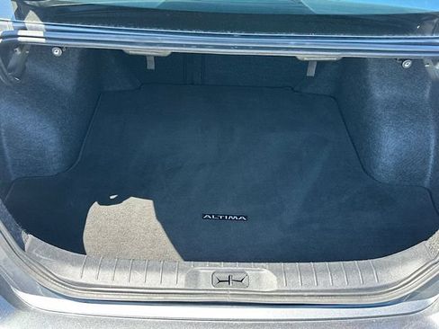 Used 2025 Nissan Altima 2.5 SV FWD image 12