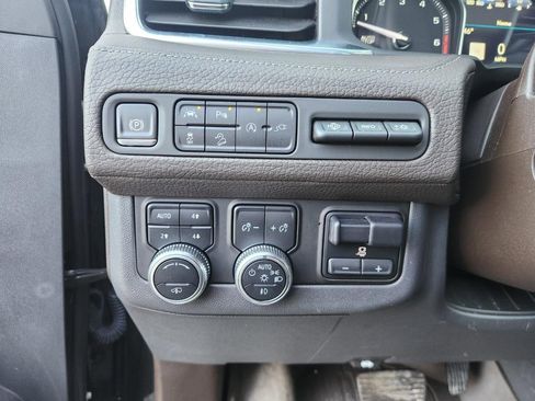 Used 2021 GMC Yukon XL Denali w/ Denali Premium Package image 23