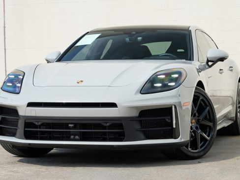 Used 2025 Porsche Panamera image 3