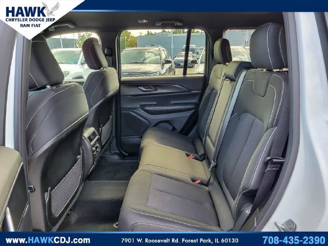 Certified 2025 Jeep Grand Cherokee Laredo AWD/4WD image 10