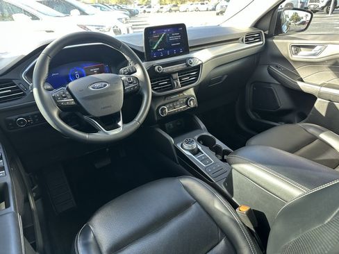 Used 2022 Ford Escape Titanium w/ Class II Trailer Tow Package image 18