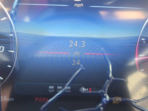 Used 2025 Mercedes-Benz GLC 300 4MATIC image 20