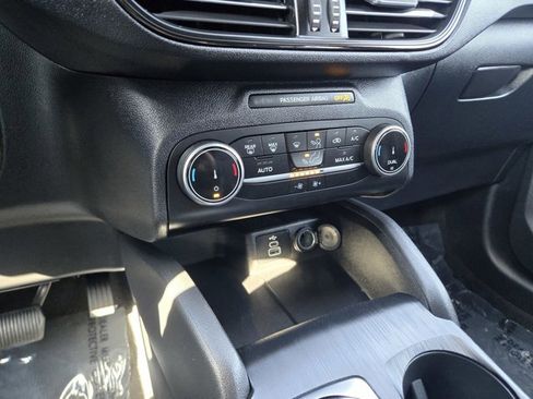 Certified 2025 Ford Escape ST-Line image 10