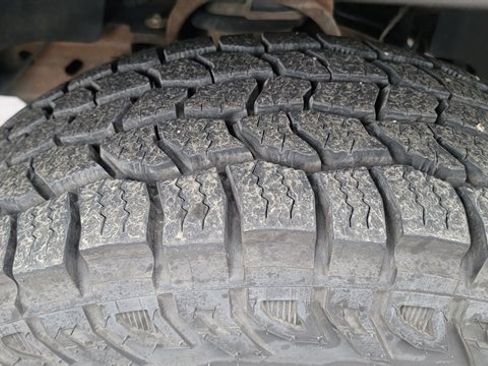 Used 2011 Chevrolet Suburban LT image 10