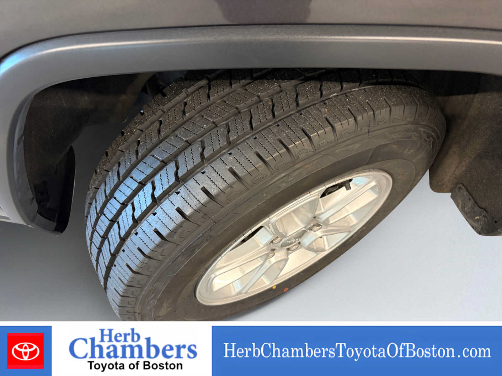 Used 2020 Jeep Grand Cherokee Laredo AWD/4WD image 9