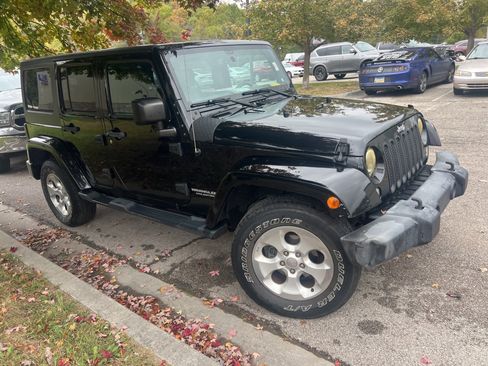 Used 2015 Jeep Wrangler Unlimited Sahara w/ Dual Top Group image 3