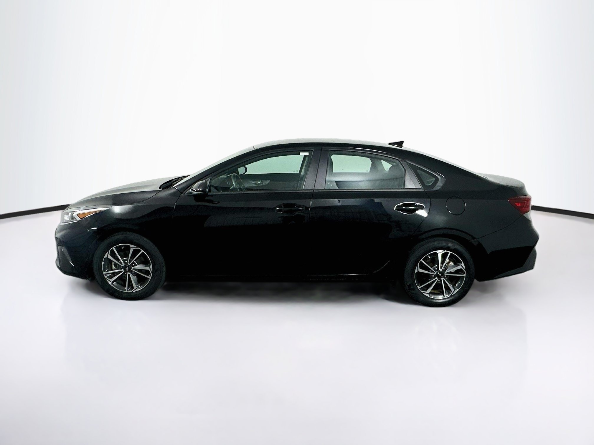 Used 2024 Kia Forte LXS FWD image 4