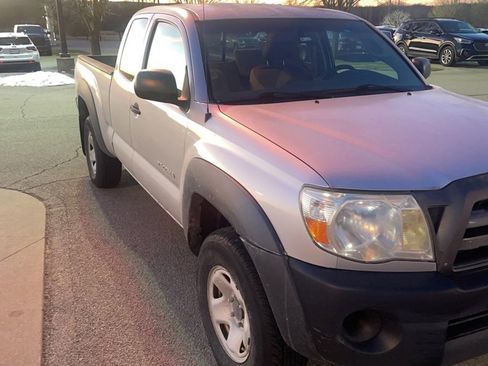 Used 2010 Toyota Tacoma 4x4 Access Cab image 2