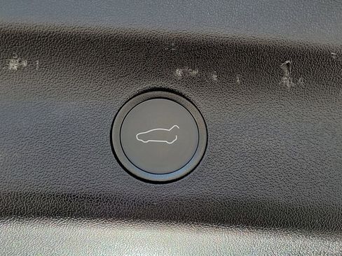 Used 2022 Tesla Model Y Performance image 8