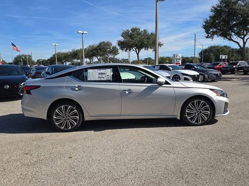 New 2025 Nissan Altima 2.5 SL FWD image 9