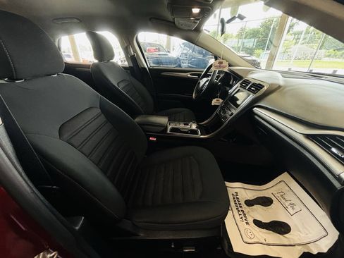 Used 2018 Ford Fusion SE w/ Fusion SE Technology Package FWD image 34