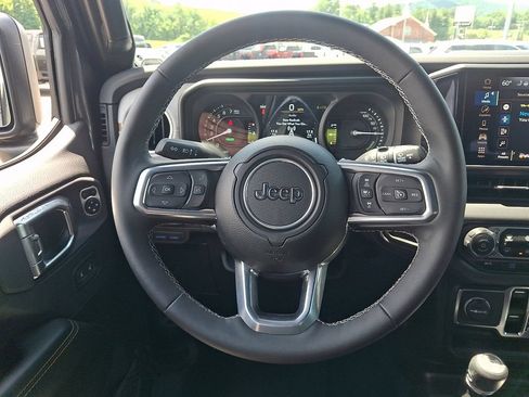 Used 2025 Jeep Wrangler Unlimited Sahara w/ Safety Group AWD/4WD image 19