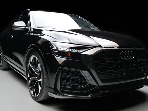 Used 2023 Audi RS Q8 w/ Black Optic Package image 31