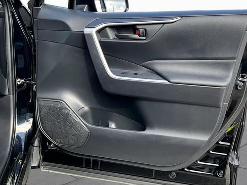 Used 2019 Toyota RAV4 LE w/ Carpet Mat Package FWD image 23