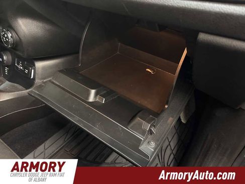 Used 2016 Jeep Renegade Latitude image 34