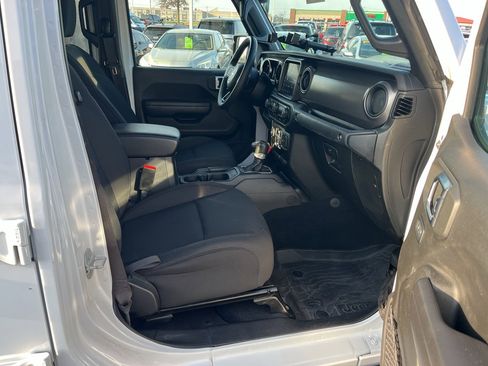 Used 2023 Jeep Gladiator Sport image 22