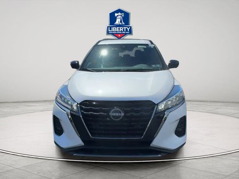 Used 2023 Nissan Kicks SR FWD image 2