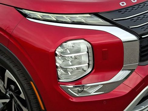 Used 2022 Mitsubishi Outlander SEL image 11