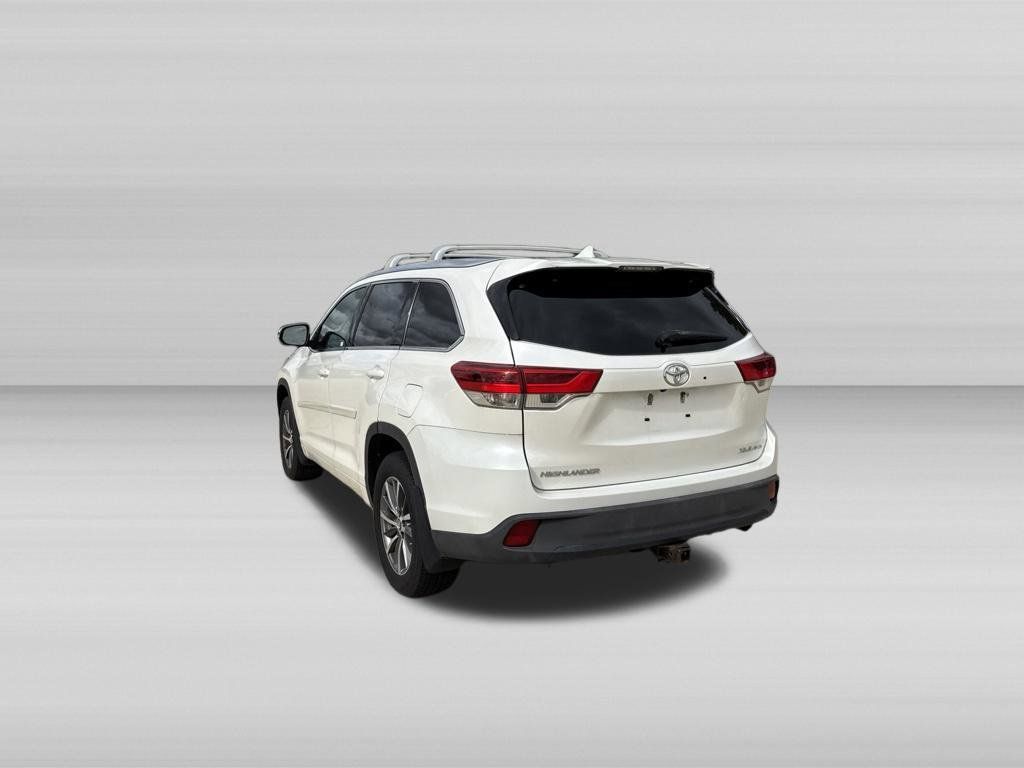 Used 2017 Toyota Highlander XLE AWD/4WD image 7