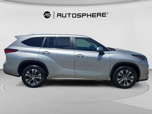 Used 2023 Toyota Highlander XLE FWD image 9