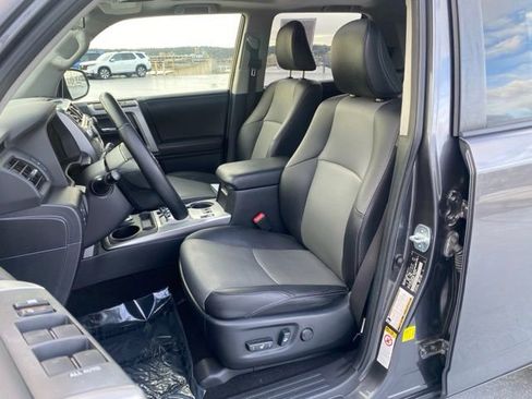 Used 2014 Toyota 4Runner SR5 Premium image 17