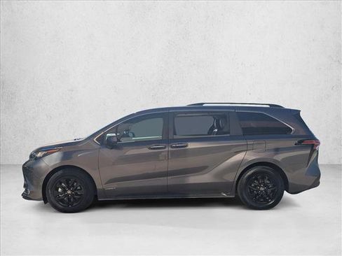 Used 2021 Toyota Sienna XLE image 8