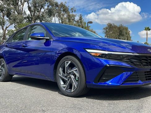 New 2025 Hyundai Elantra Limited image 5