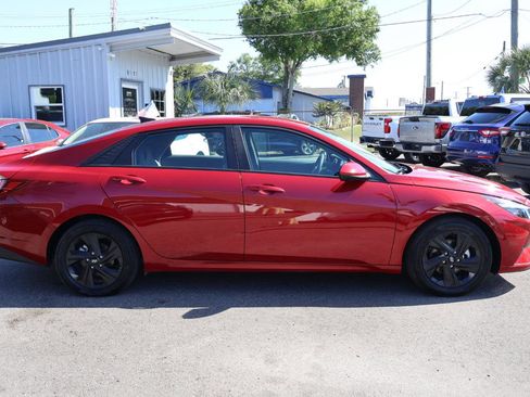 Used 2023 Hyundai Elantra SEL w/ Cargo Package image 5