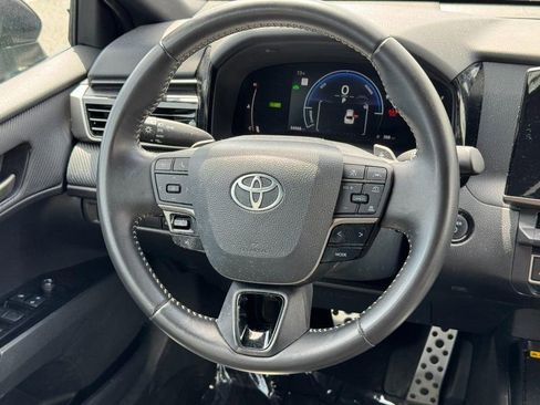 Used 2025 Toyota Camry SE FWD image 15