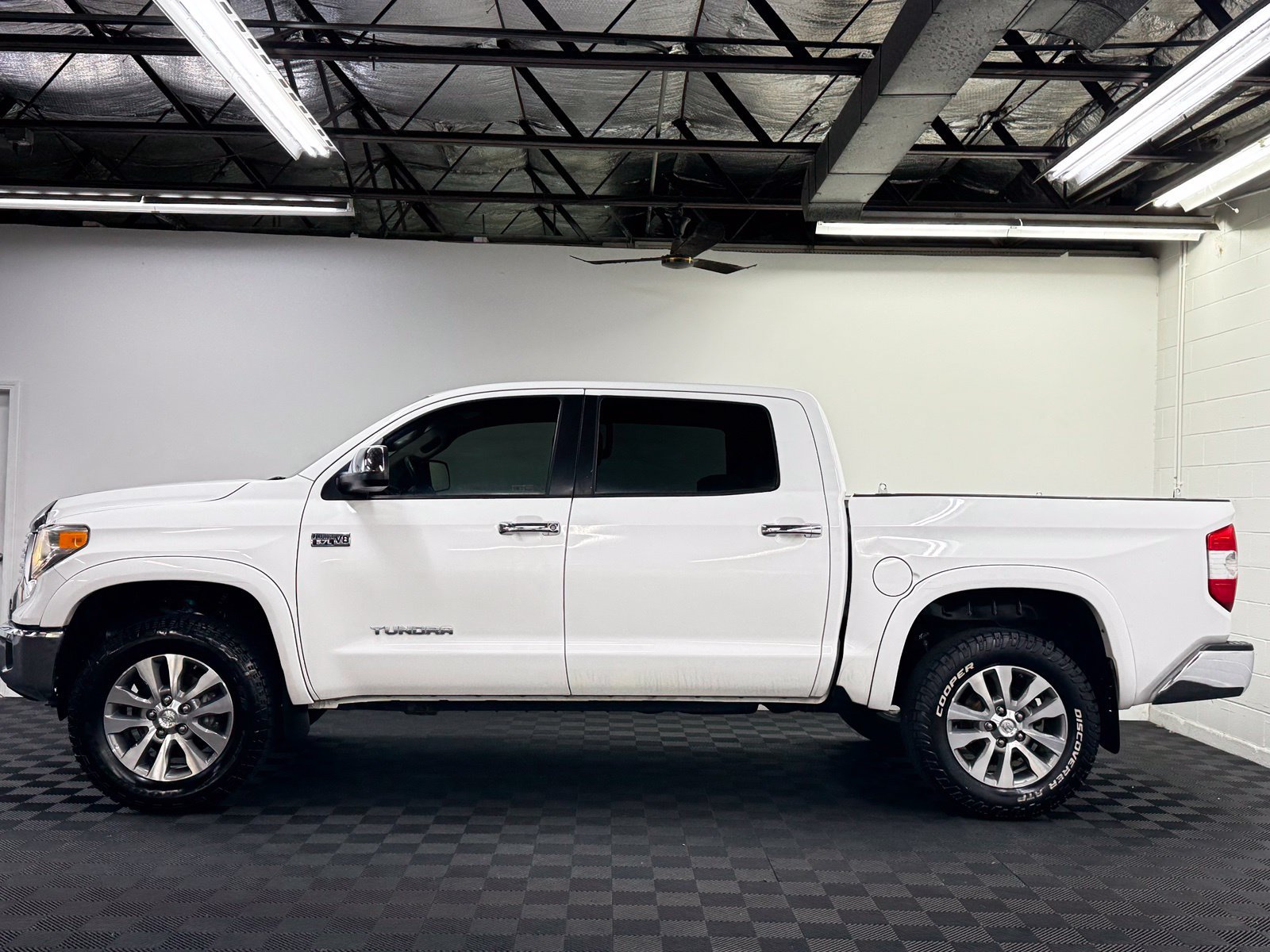 Used 2017 Toyota Tundra Limited AWD/4WD image 3