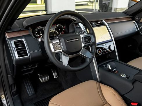 New 2026 Land Rover Discovery Dynamic SE AWD/4WD image 16
