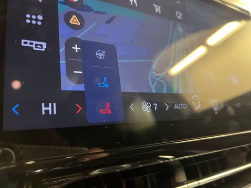 Certified 2025 Lincoln Nautilus Premier w/ Equipment Group 102A image 13