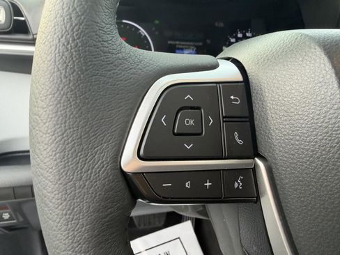 Used 2025 Toyota Sienna XLE image 23