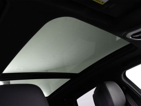 Used 2025 Porsche Macan image 25