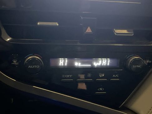 Used 2022 Toyota Camry SE image 19