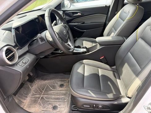 Used 2024 Chevrolet Trax ACTIV w/ Sunroof Package FWD image 4