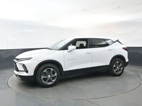 Used 2023 Chevrolet Blazer LT image 2