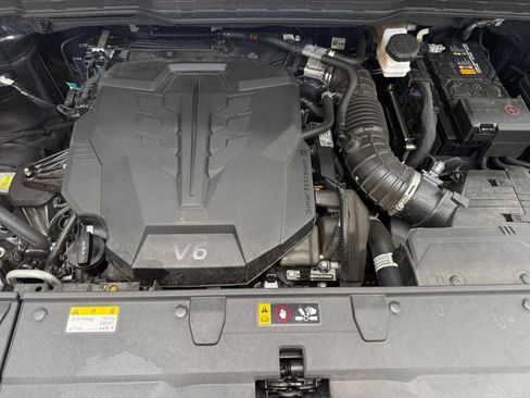 Used 2026 Kia Carnival FWD image 32