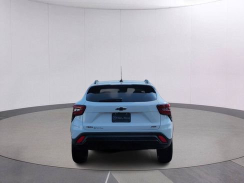 Used 2025 Chevrolet Trax RS w/ Sunroof Package FWD image 4