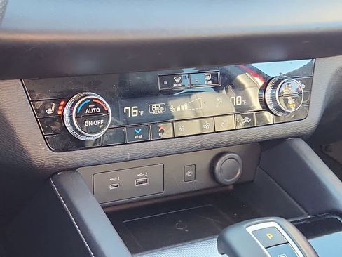 Used 2024 Mitsubishi Outlander SEL image 17