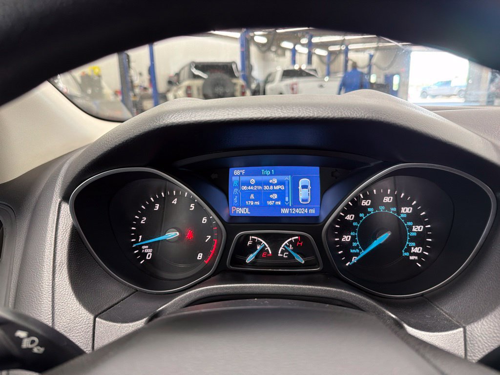 Used 2014 Ford Focus SE w/ SE Winter Package FWD image 16