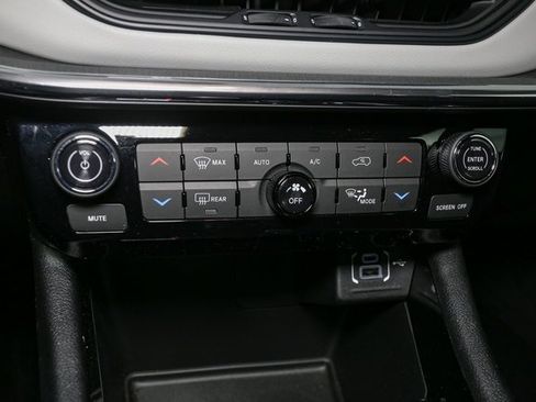 Used 2023 Jeep Compass Limited image 26