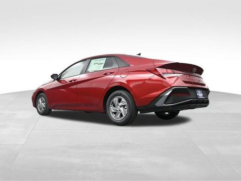 Used 2026 Hyundai Elantra SE FWD image 34